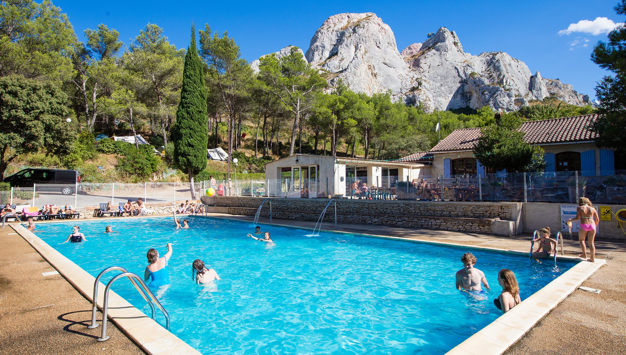 Camping avec piscine chauffée en Provence - Orgon