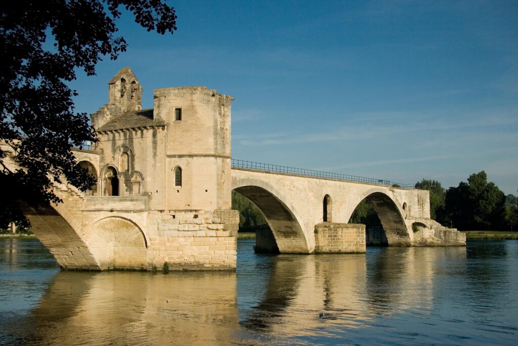Le Pont d'Avignon - Camping la Vallée Heureuse